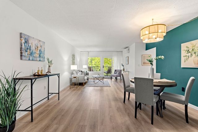 51 Melrose St 2D, Melrose, MA 02176