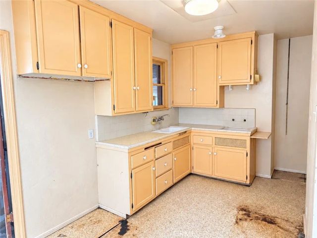 7509 Kraft, North Hollywood, CA 91605