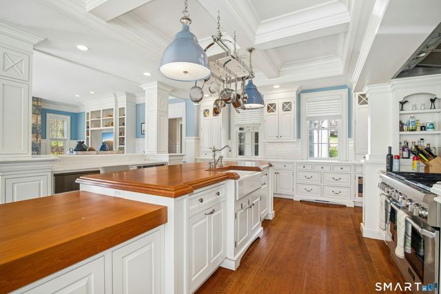 584 West Road, New Canaan, CT 06840