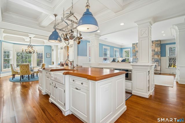 584 West Road, New Canaan, CT 06840