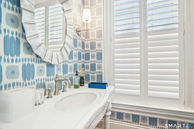 584 West Road, New Canaan, CT 06840