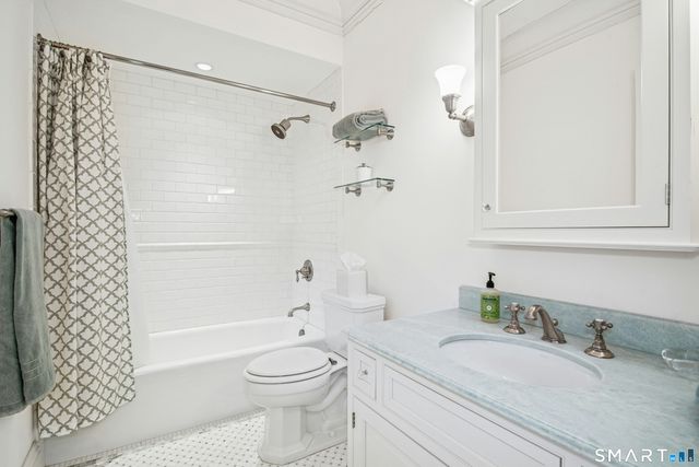 584 West Road, New Canaan, CT 06840