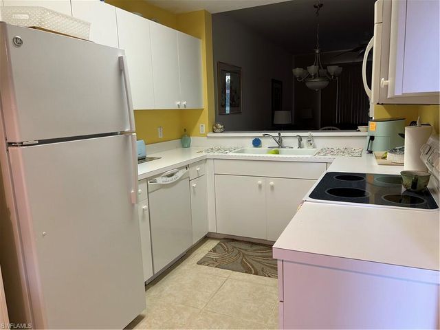 2895 Cypress Trace CIR # 104, Naples, FL 34119