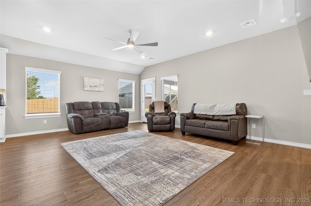 1512 Foxtail Park Lane, Bartlesville, OK 74006