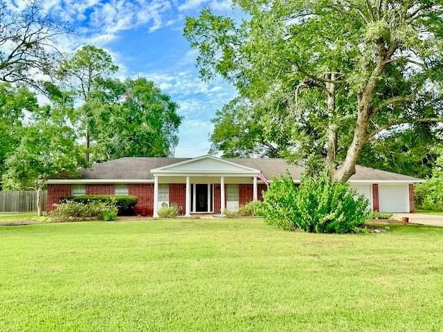 204 Hillcrest Drive Drive, Alvin, TX 77511