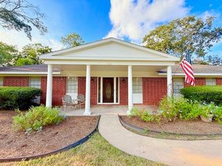 204 Hillcrest Drive Drive, Alvin, TX 77511