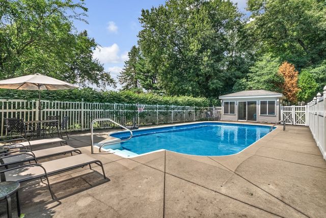 32 Briarwood Rd, Framingham, MA 01701