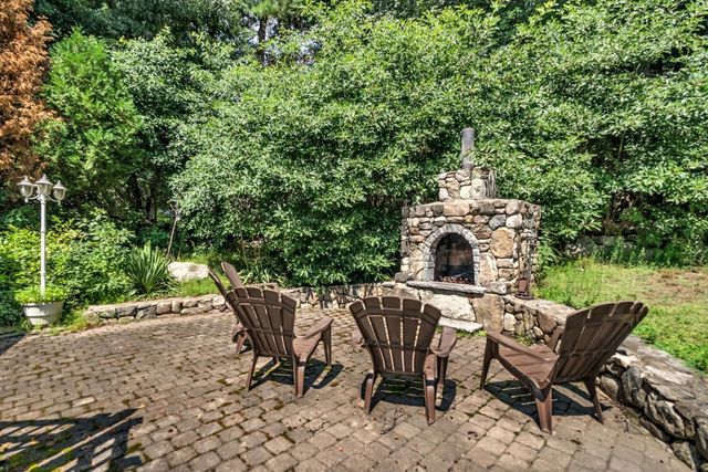 32 Briarwood Rd, Framingham, MA 01701