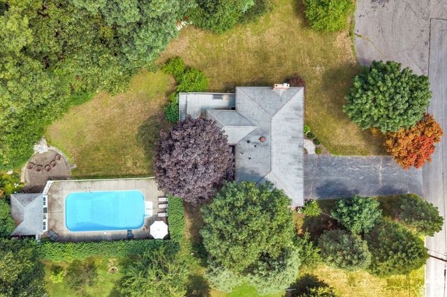 32 Briarwood Rd, Framingham, MA 01701