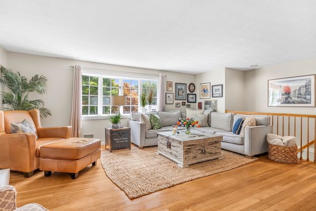 32 Briarwood Rd, Framingham, MA 01701