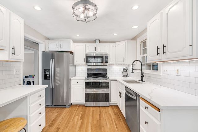 32 Briarwood Rd, Framingham, MA 01701