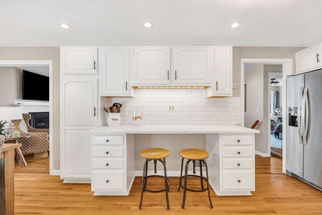 32 Briarwood Rd, Framingham, MA 01701