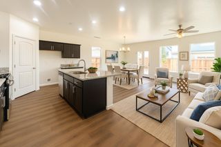 1513 Crimson Way Lt #4, Dinuba, CA 93618