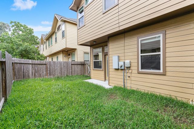 7 Cheswood Manor Court, The Woodlands, TX 77382