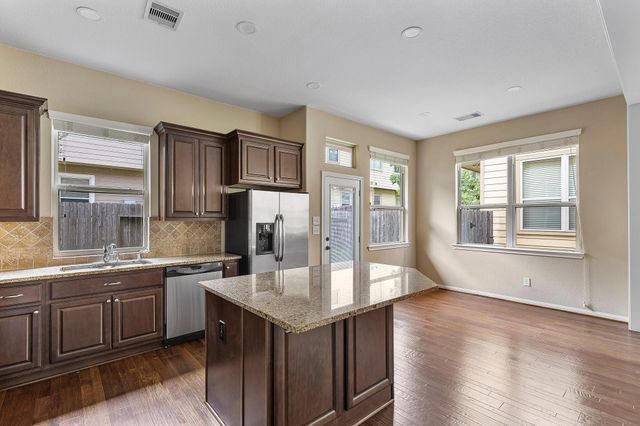 7 Cheswood Manor Court, The Woodlands, TX 77382