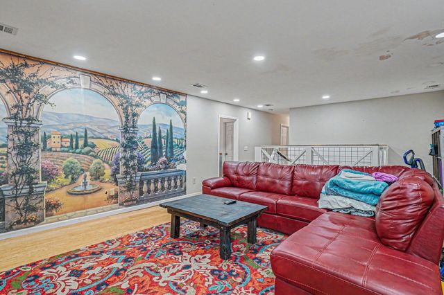 210 Village Green Rd, Gallatin, TN 37066