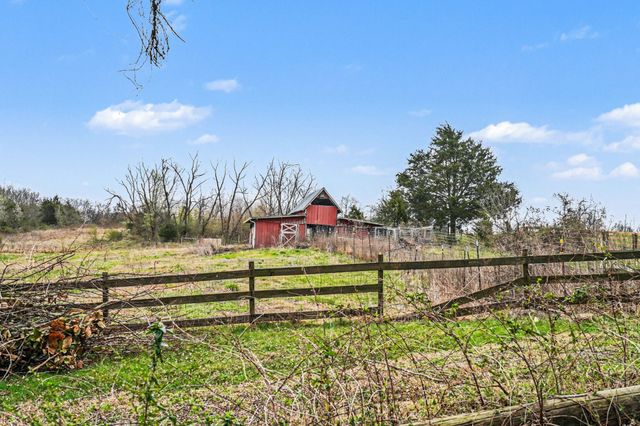 210 Village Green Rd, Gallatin, TN 37066