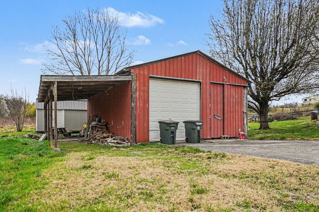 210 Village Green Rd, Gallatin, TN 37066