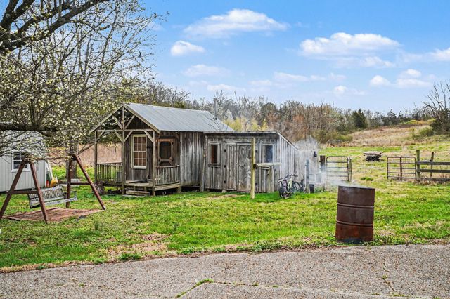 210 Village Green Rd, Gallatin, TN 37066