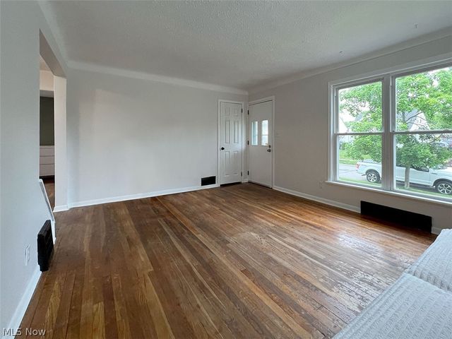 9203 Torrence Avenue, Brooklyn, OH 44144
