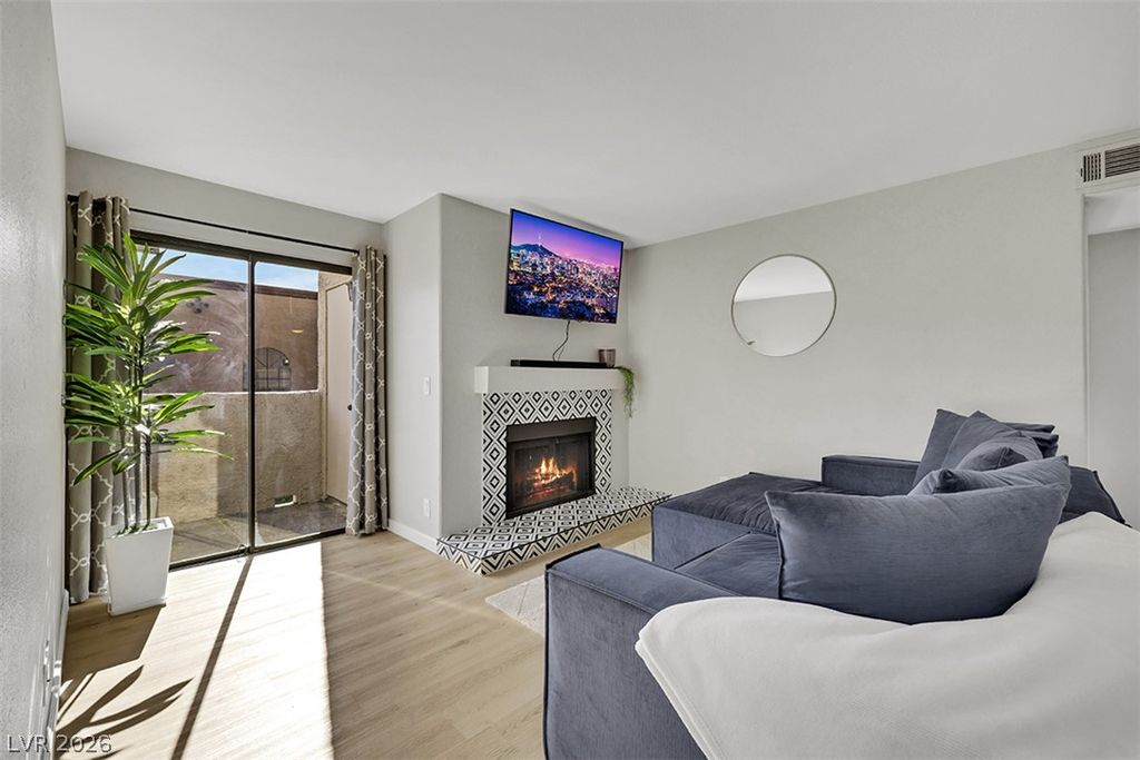 2984 Juniper Hills Boulevard 204, Las Vegas, NV 89142 — photo 3