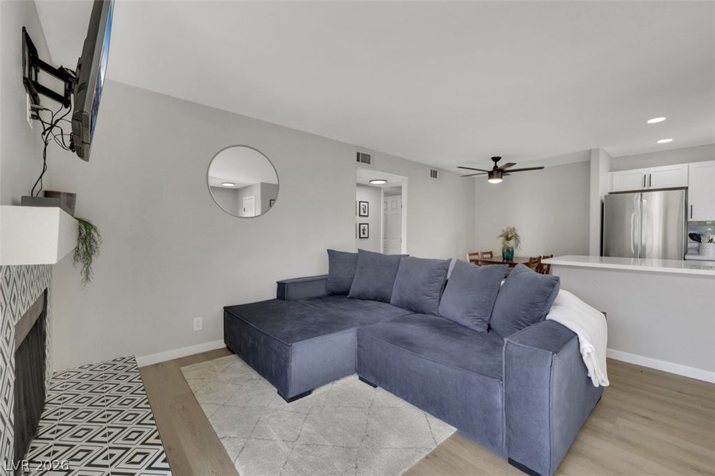 2984 Juniper Hills Boulevard 204, Las Vegas, NV 89142 — photo 4
