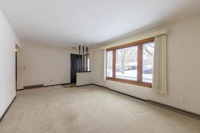 1510 St George Lane, Janesville, WI 53545