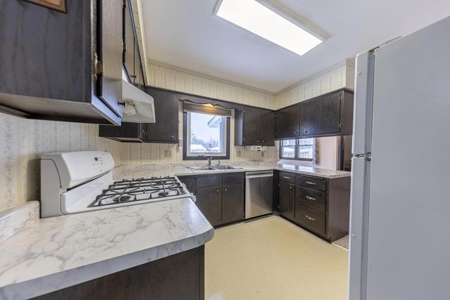 1510 St George Lane, Janesville, WI 53545