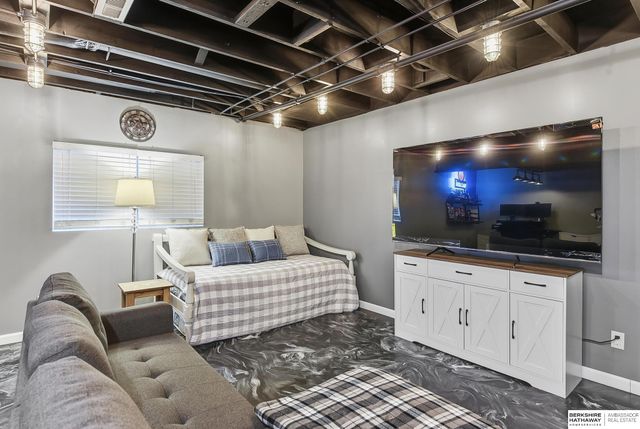 19511 X Street, Omaha, NE 68135