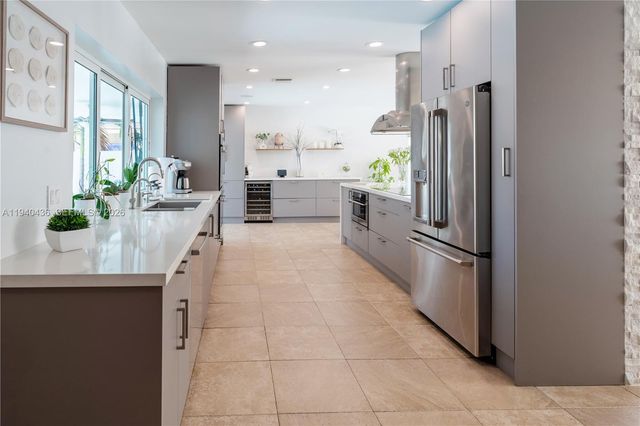 2711 NE 57th Ct, Fort Lauderdale, FL 33308