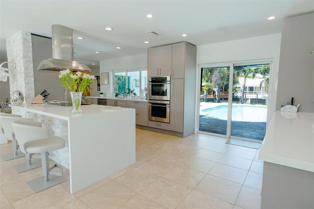 2711 NE 57th Ct, Fort Lauderdale, FL 33308