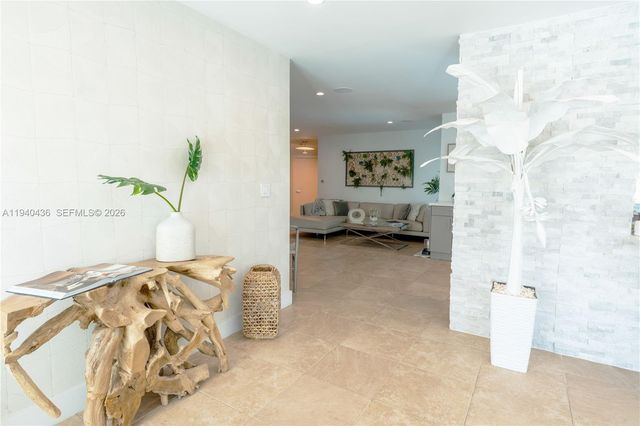 2711 NE 57th Ct, Fort Lauderdale, FL 33308