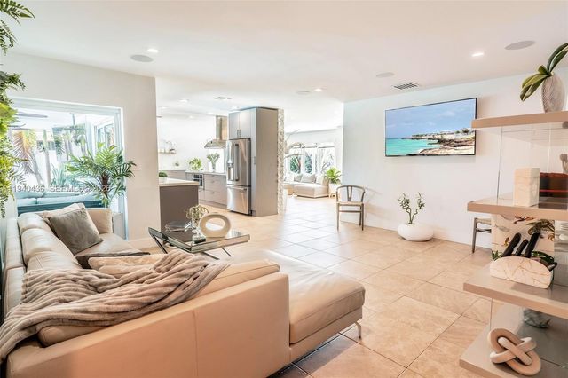 2711 NE 57th Ct, Fort Lauderdale, FL 33308