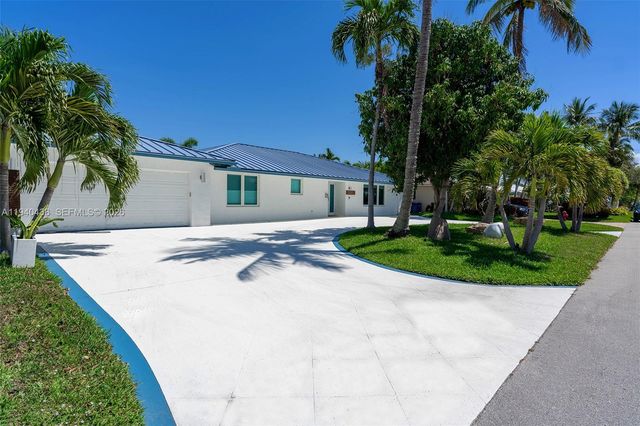 2711 NE 57th Ct, Fort Lauderdale, FL 33308