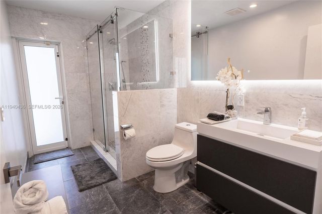 2711 NE 57th Ct, Fort Lauderdale, FL 33308