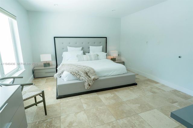 2711 NE 57th Ct, Fort Lauderdale, FL 33308