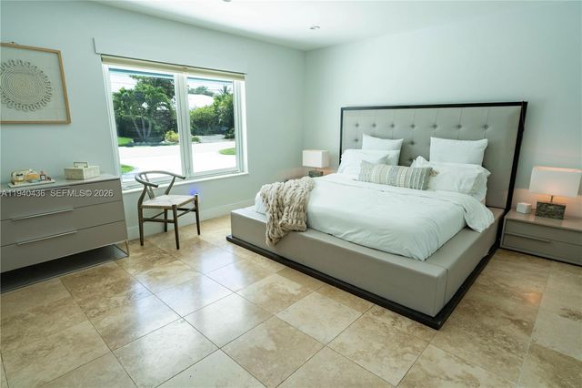 2711 NE 57th Ct, Fort Lauderdale, FL 33308