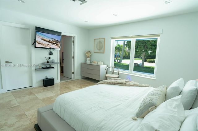 2711 NE 57th Ct, Fort Lauderdale, FL 33308