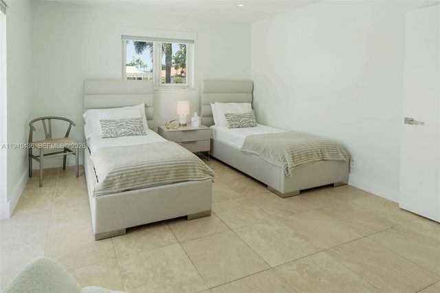 2711 NE 57th Ct, Fort Lauderdale, FL 33308