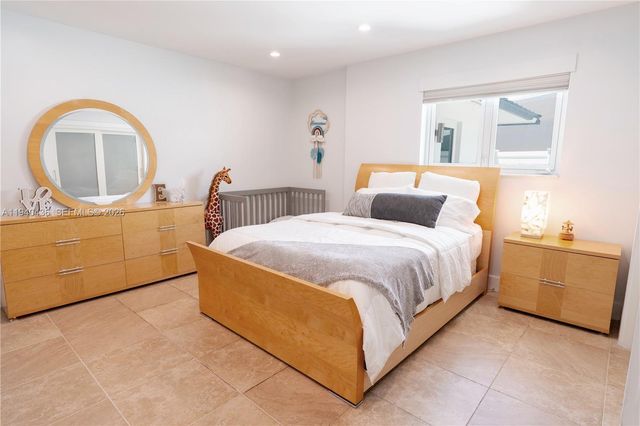 2711 NE 57th Ct, Fort Lauderdale, FL 33308