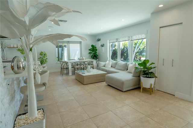 2711 NE 57th Ct, Fort Lauderdale, FL 33308