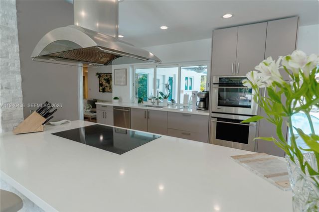 2711 NE 57th Ct, Fort Lauderdale, FL 33308