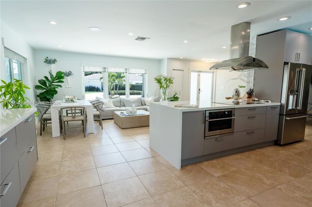 2711 NE 57th Ct, Fort Lauderdale, FL 33308