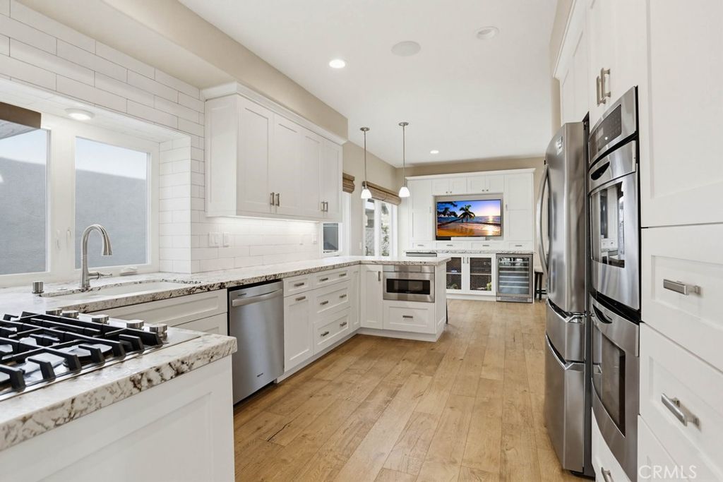 Image 18 of property listing at 2661 Point Del Mar, Corona Del Mar, CA 92625