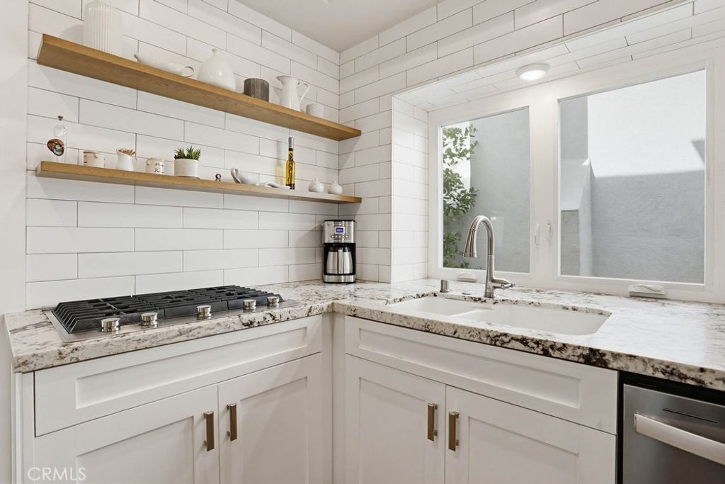 Image 20 of property listing at 2661 Point Del Mar, Corona Del Mar, CA 92625