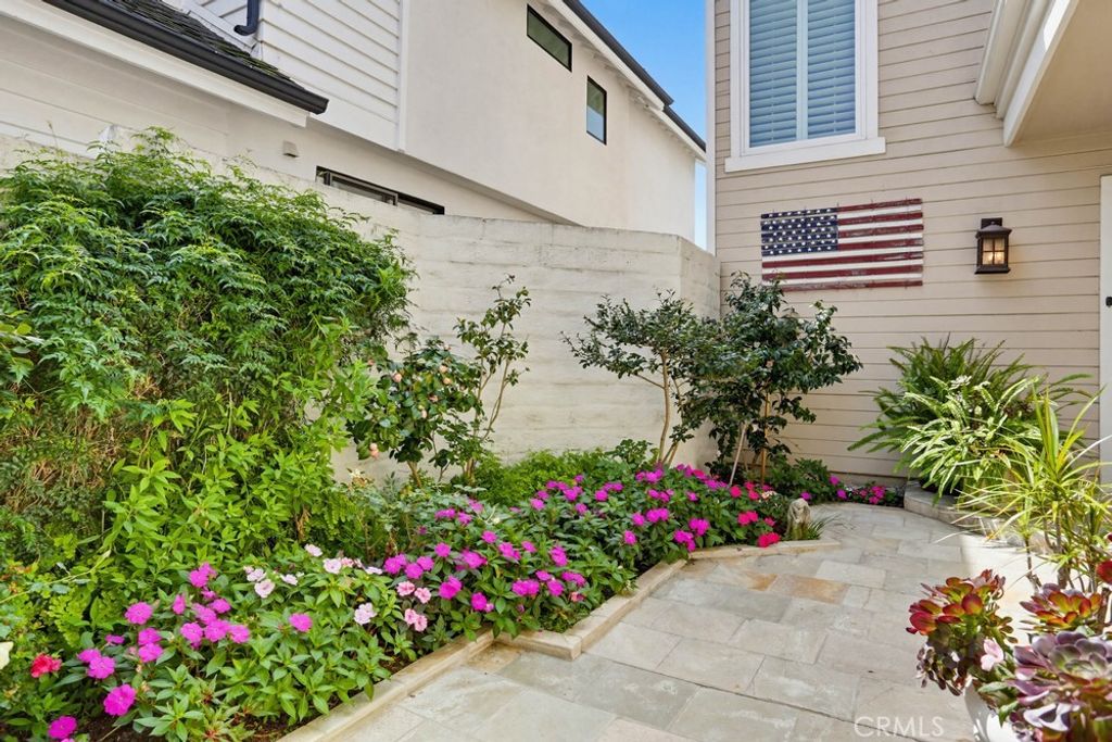 Image 4 of property listing at 2661 Point Del Mar, Corona Del Mar, CA 92625