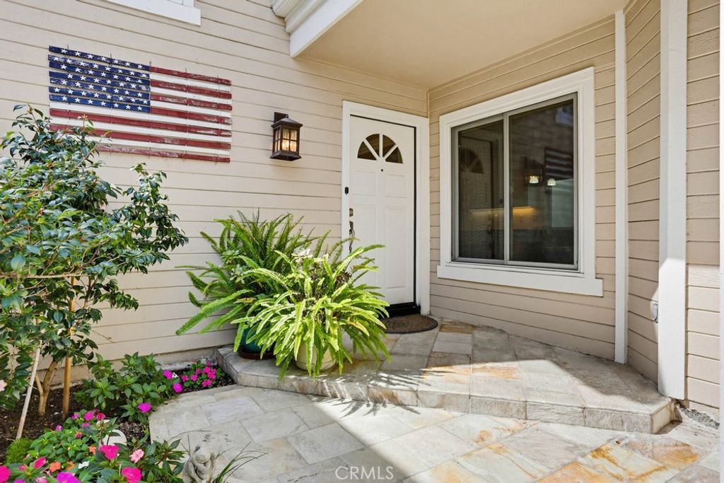 Image 5 of property listing at 2661 Point Del Mar, Corona Del Mar, CA 92625