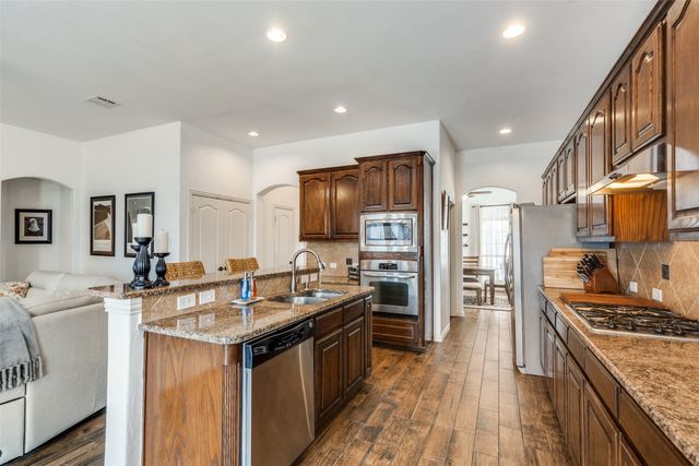 1604 Creek Crest Drive, Mckinney, TX 75071