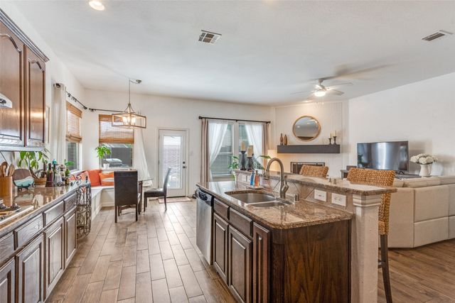 1604 Creek Crest Drive, Mckinney, TX 75071