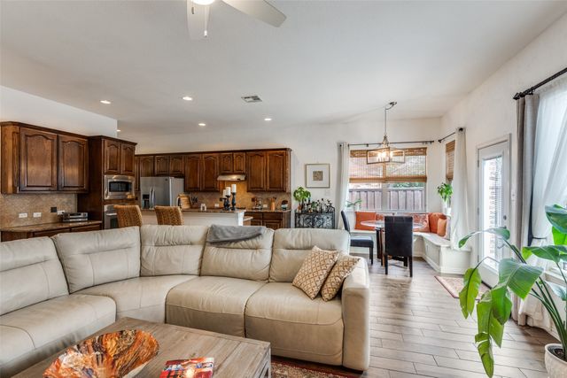 1604 Creek Crest Drive, Mckinney, TX 75071